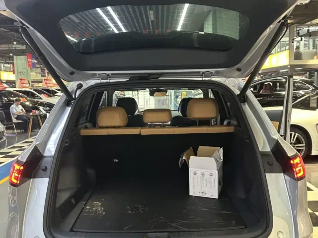 Geely Galaxy Starship 7 EM-i — Фото автомобиля 5