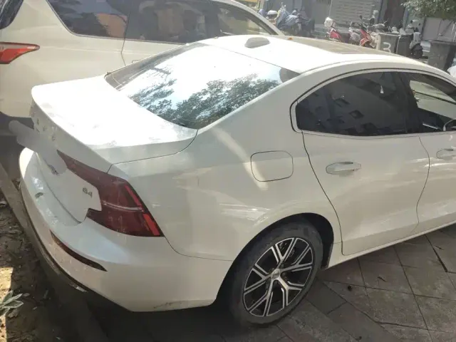 Volvo S60 — Фото автомобиля 3