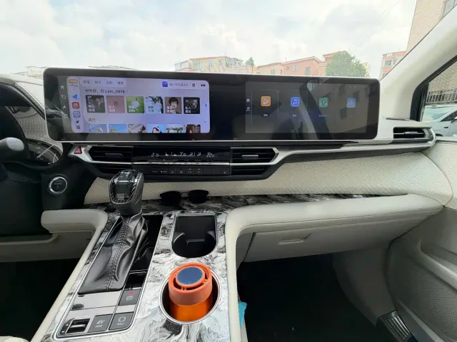Toyota Sienna — Фото автомобиля 6