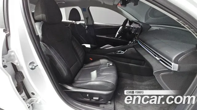 Hyundai Avante CN7 — Фото автомобиля 16