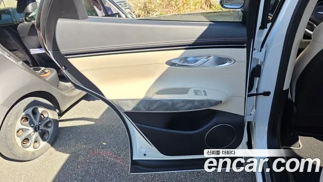 Genesis GV70 — Фото автомобиля 14