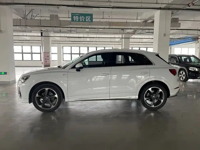 Audi Q3 — Фото автомобиля 3