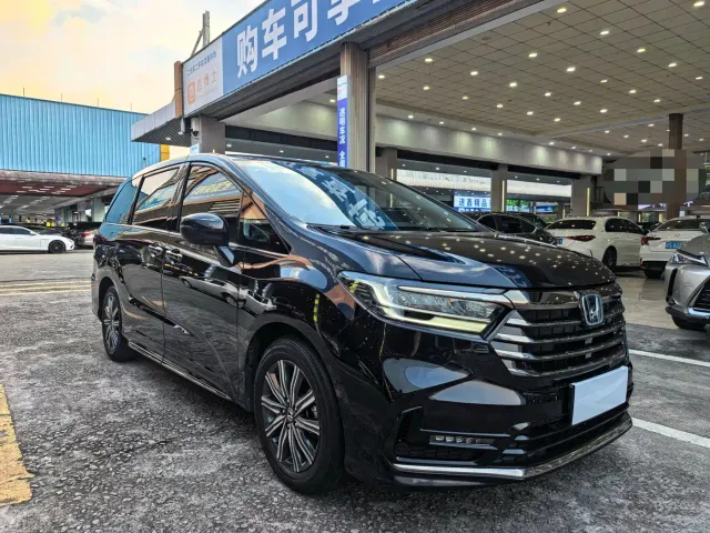 Honda Odyssey 2022 2.0L e:HEV Sharp·Enjoyment Edition — Фото автомобиля 3