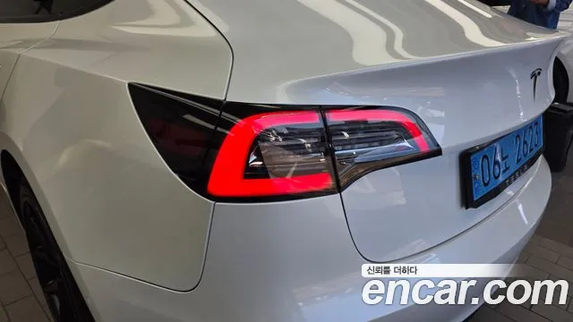 Tesla Model 3 — Фото автомобиля 8