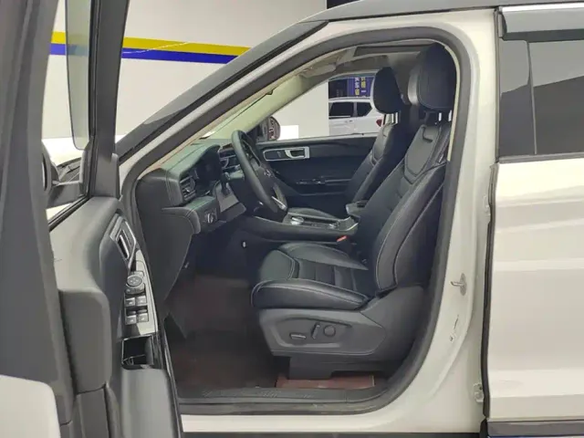 Ford Explorer — Фото автомобиля 9