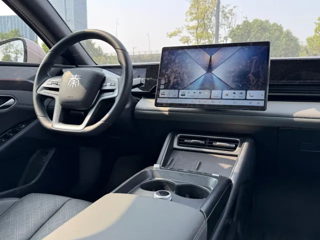 BYD Qin L — Фото автомобиля 11
