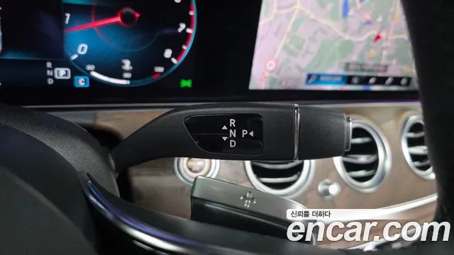 Mercedes-Benz E-Class — Фото автомобиля 8