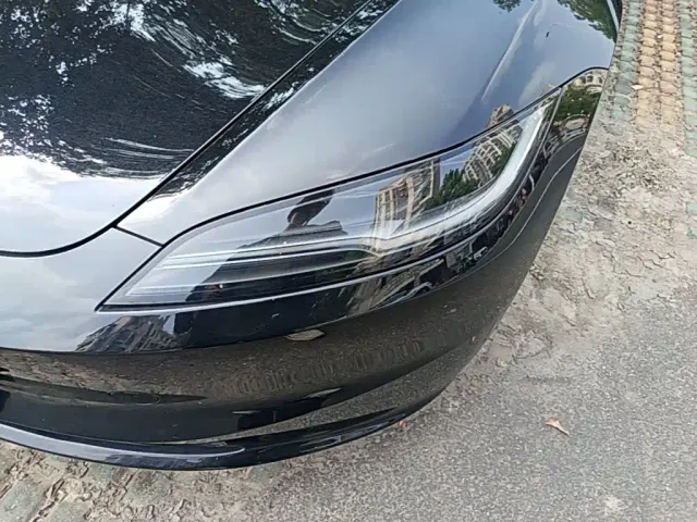 Tesla Model 3 — Фото автомобиля 23