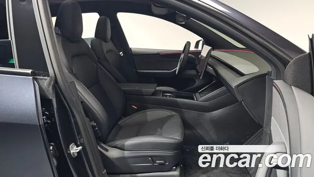 Tesla Model Y — Фото автомобиля 16