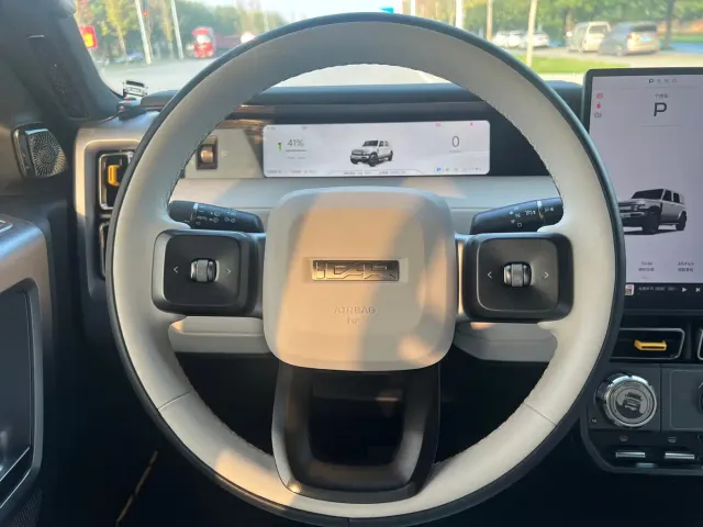iCAR V23 — Фото автомобиля 5