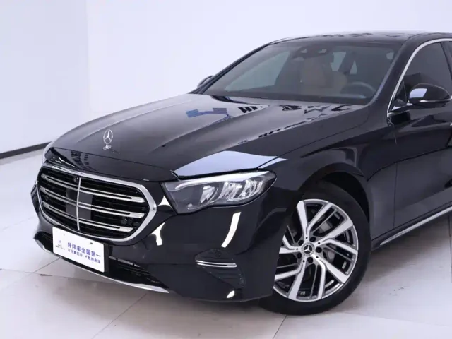 Mercedes-Benz E-Class — Фото автомобиля 3