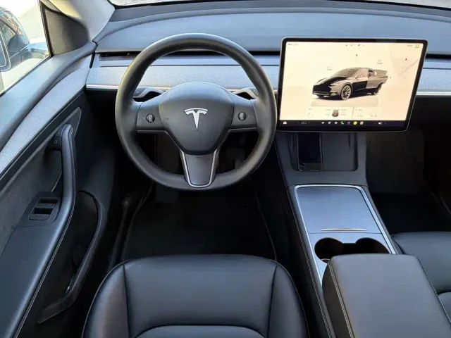 Tesla Model Y — Фото автомобиля 8