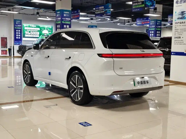 Li Auto L6 — Фото автомобиля 7