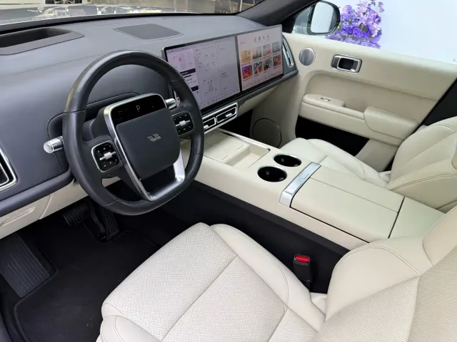 Li Auto L7 — Фото автомобиля 18