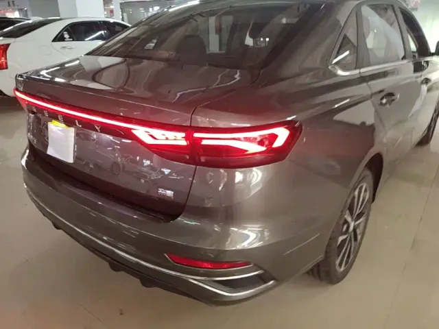Geely Emgrand — Фото автомобиля 7