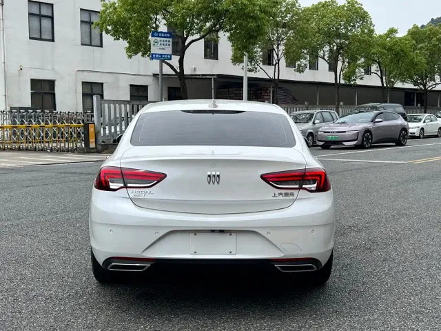 Buick Regal — Фото автомобиля 12