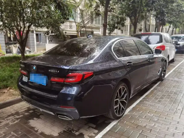 BMW 5 Series — Фото автомобиля 3