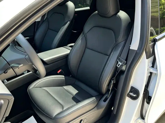 Tesla Model Y — Фото автомобиля 14