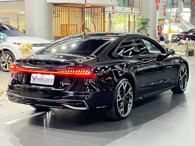Audi A7L — Фото автомобиля 9
