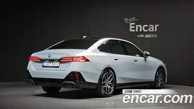 BMW 5-Series — Фото автомобиля 2