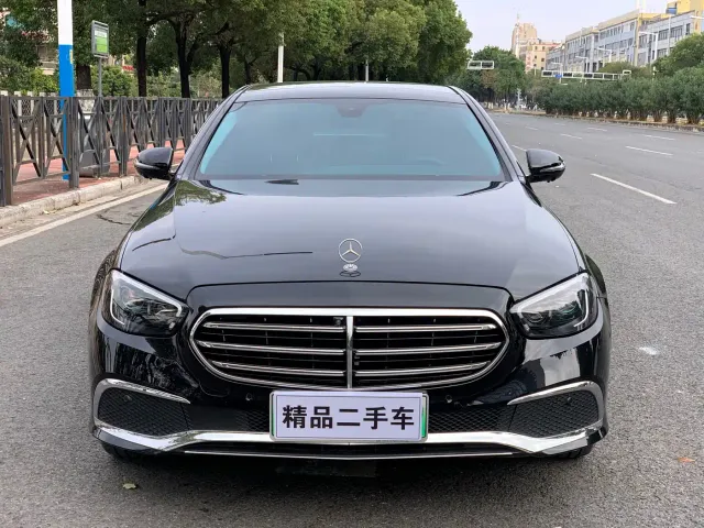 Mercedes-Benz E-Class — Фото автомобиля 3
