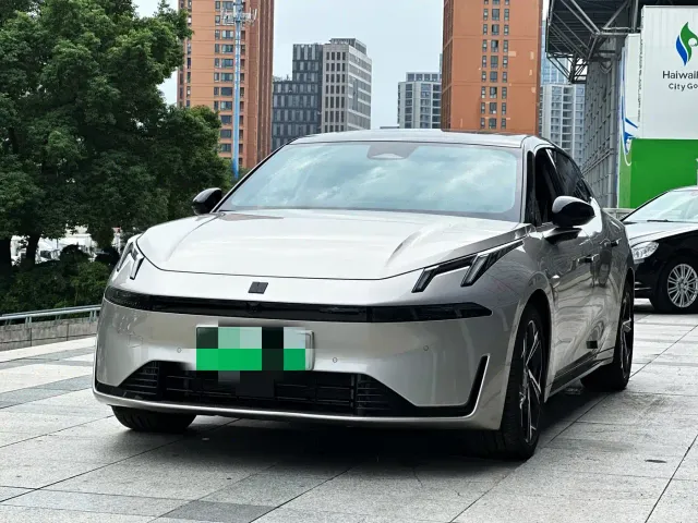 Фотография автомобиля — Lynk & Co 07 EM-P