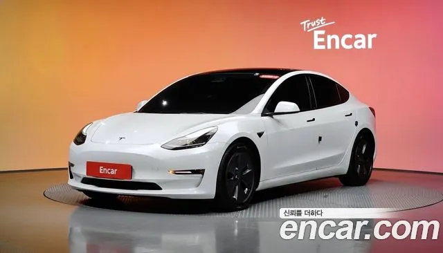 Фотография автомобиля — Tesla Model 3