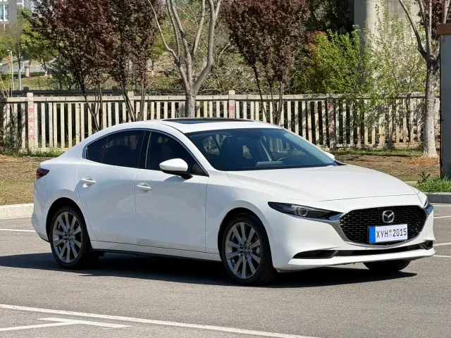 Mazda Axela — Фото автомобиля 3