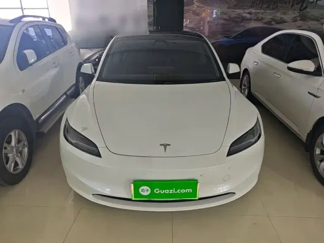 Tesla Model 3 — Фото автомобиля 2