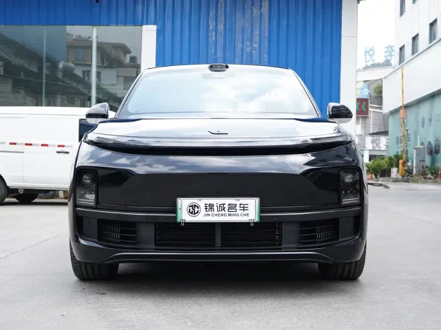 Li Auto L8 — Фото автомобиля 2