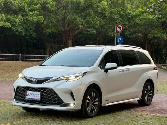 Фотография автомобиля — Toyota Granvia