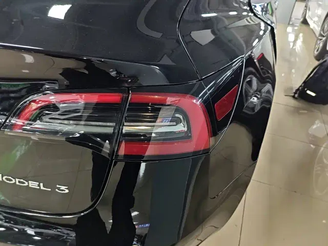 Tesla Model 3 — Фото автомобиля 7
