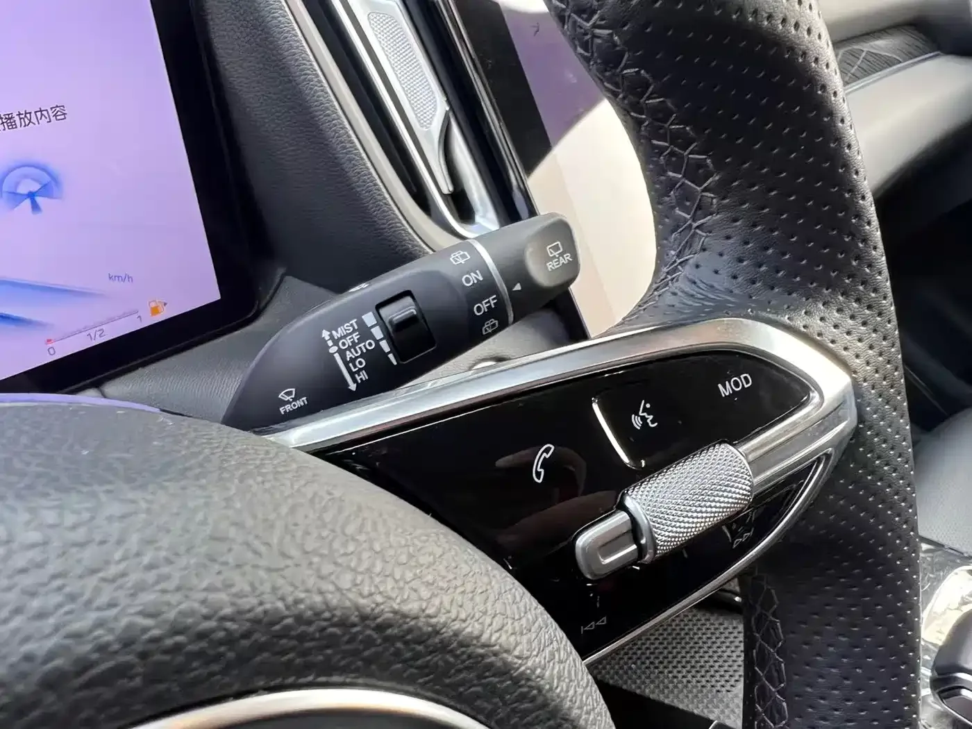 Hongqi Hongqi HS3 PHEV 2024 PHEV 115km Power Edition — Фото автомобиля 12