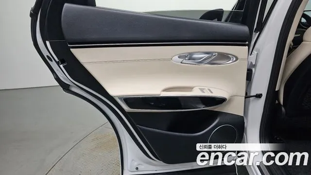 Genesis GV70 — Фото автомобиля 14