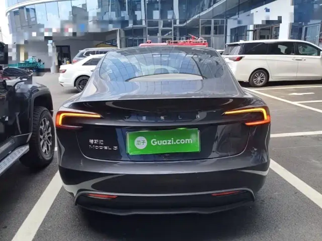 Tesla Model 3 — Фото автомобиля 5