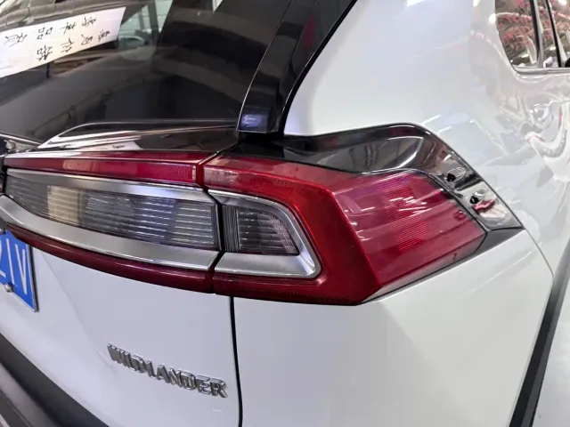 Toyota Wildlander — Фото автомобиля 19
