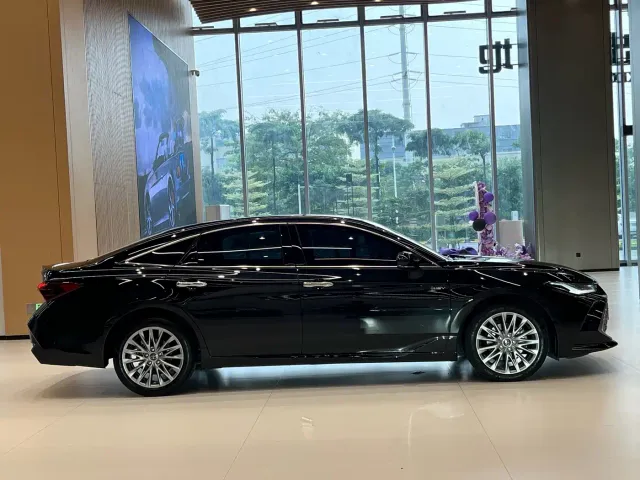 Toyota Avalon 2024 Model Hybrid 2.5L XLE Prestige Edition — Фото автомобиля 2