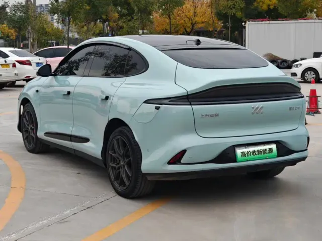 IM Motors LS6 — Фото автомобиля 9