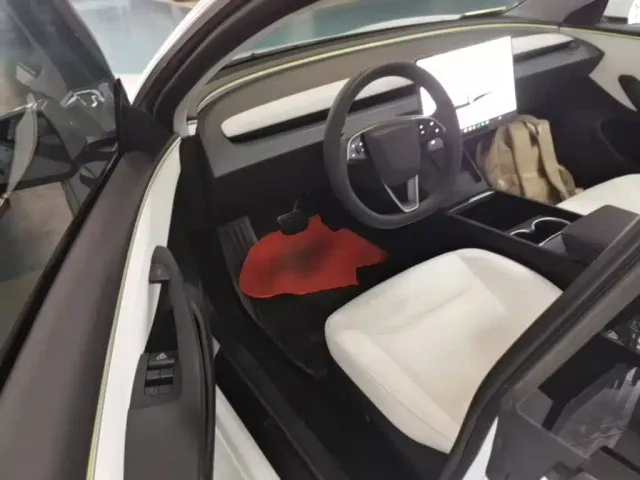Tesla Model 3 — Фото автомобиля 15