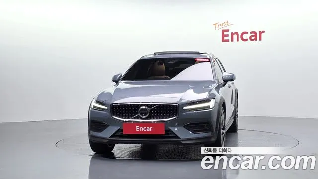 Volvo V60 — Фото автомобиля 2
