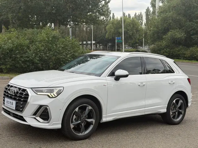 Фотография автомобиля — Audi Q3
