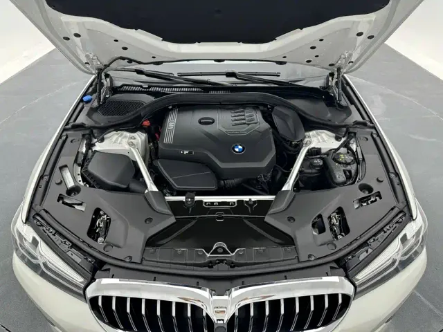 BMW 5 Series — Фото автомобиля 25