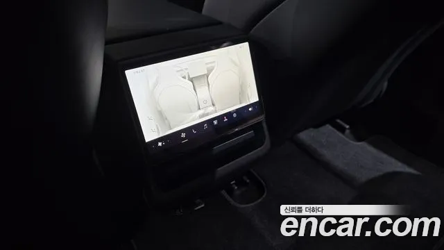 Tesla Model 3 — Фото автомобиля 24
