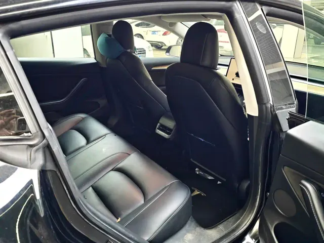 Tesla Model 3 — Фото автомобиля 11