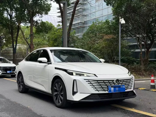 Changan Eado — Фото автомобиля 6