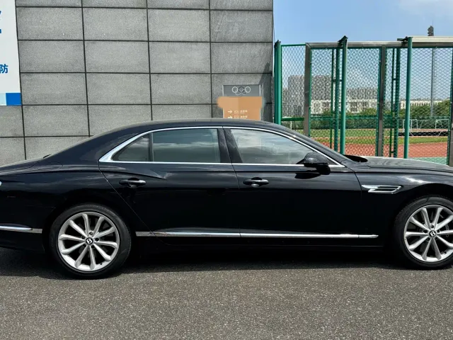 Bentley Flying Spur — Фото автомобиля 4
