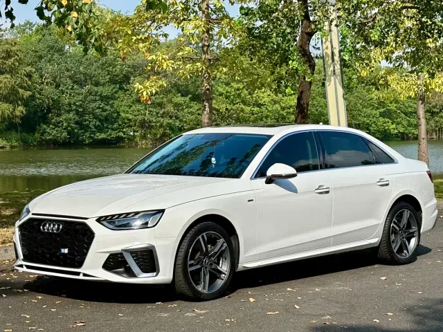 Фотография автомобиля — Audi A4L