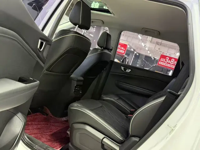 Wuling Jiachen — Фото автомобиля 5