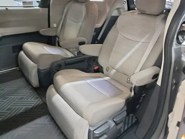 Toyota Sienna — Фото автомобиля 16
