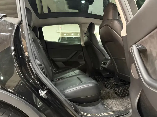 Tesla Model Y — Фото автомобиля 13